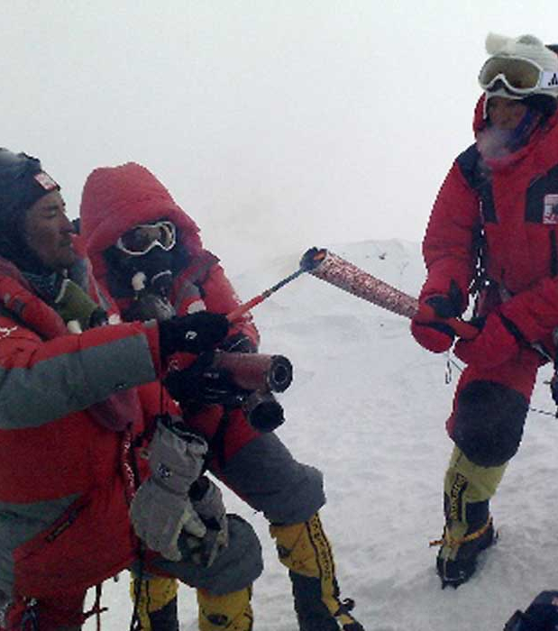 Олимпийский огонь на Эвересте